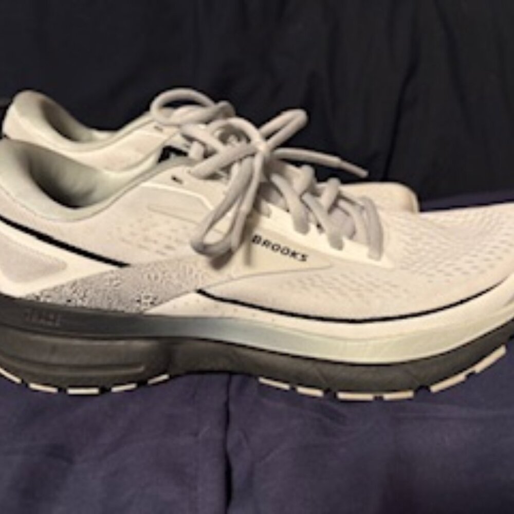 WOMEN'S BROOKS TRACE 3, WHITE/BLACK, SIZE 8